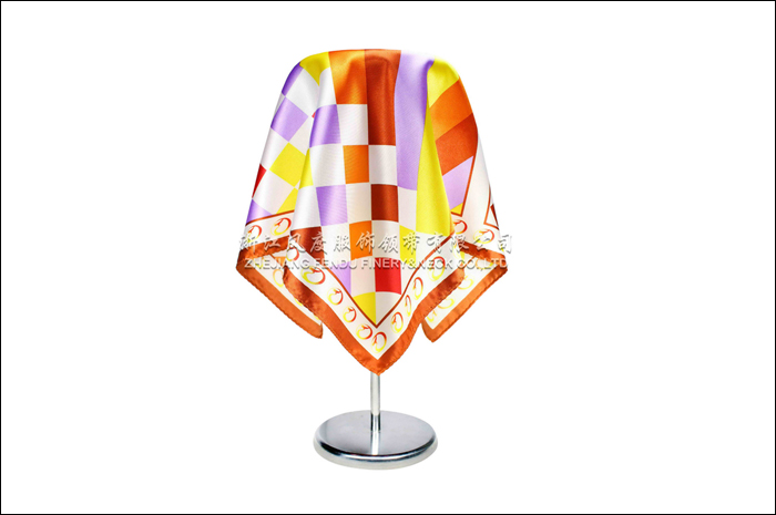 湖南龍鑲 仿絲小方巾 規格：53x53 cm